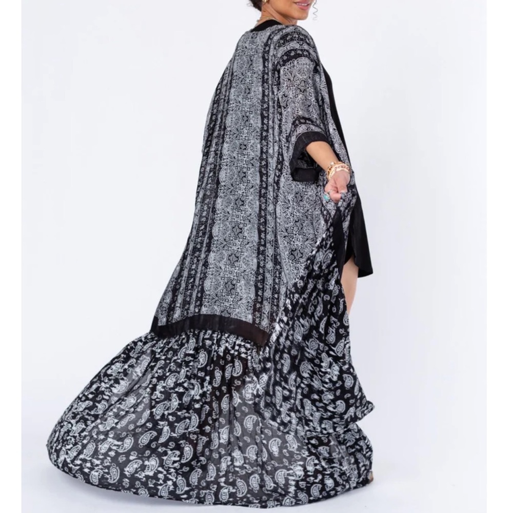 Black Maxi Free Flow Paisley Duster Kimono